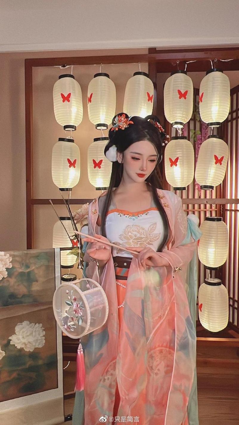 只是简言cos图包：穿越动漫的精神乐园，cosplay世界的奇妙图景