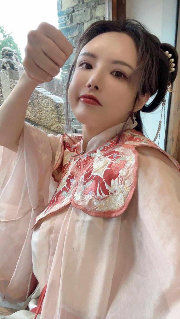 一键下载秋和柯基地下拳击的唯美照片，留住美好瞬间